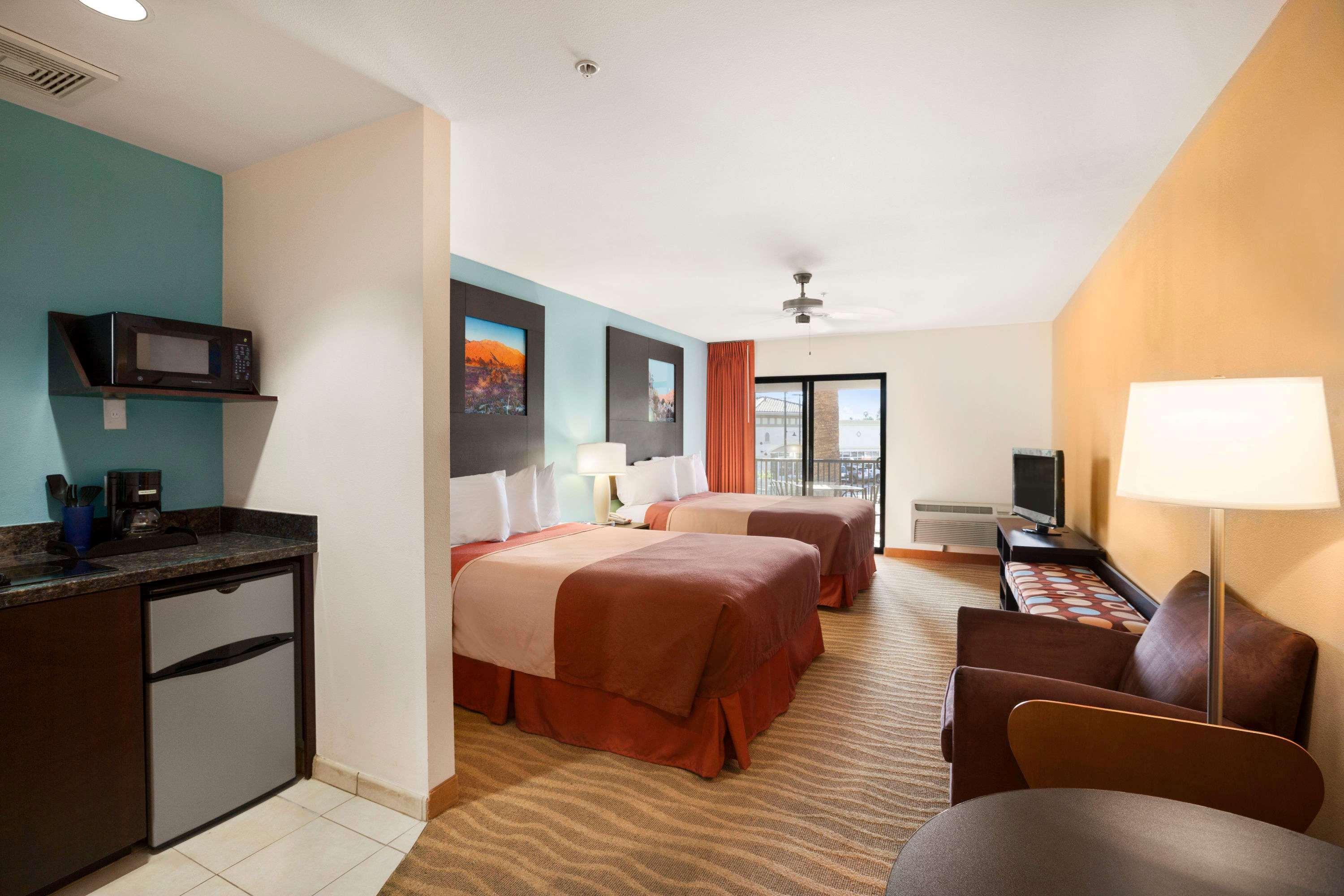 Super 8 By Wyndham Indio Exterior foto
