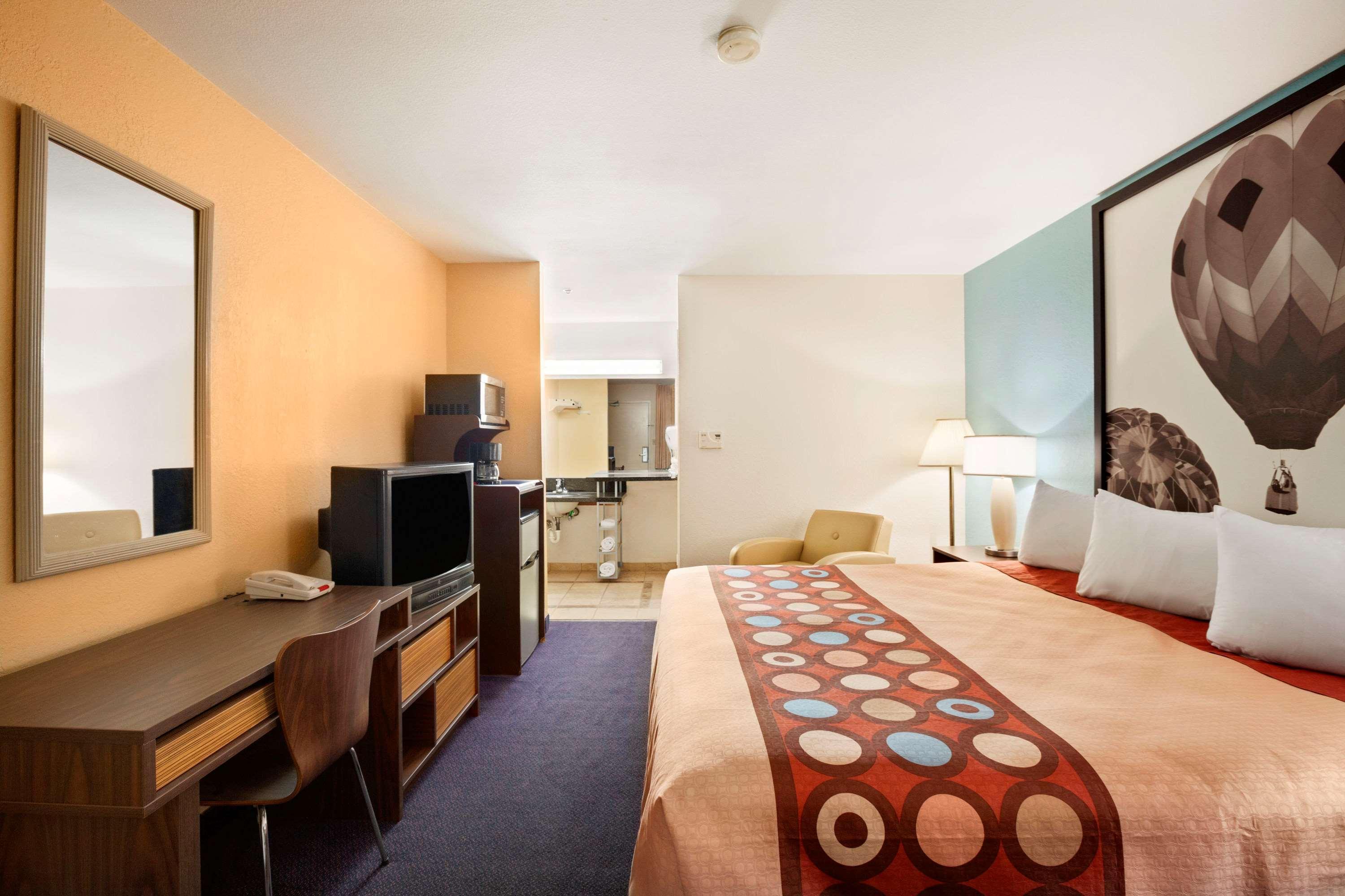 Super 8 By Wyndham Indio Exterior foto