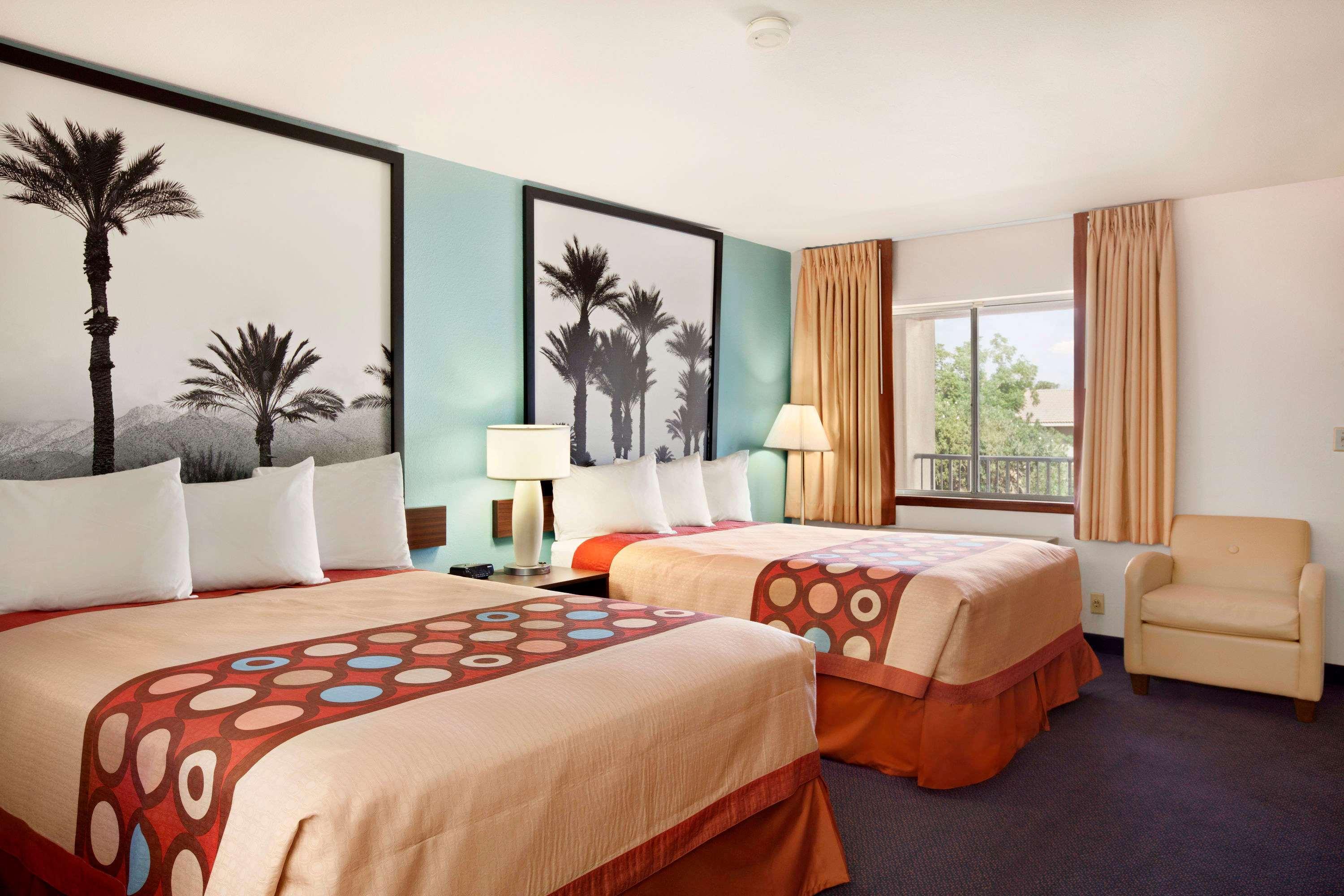 Super 8 By Wyndham Indio Exterior foto