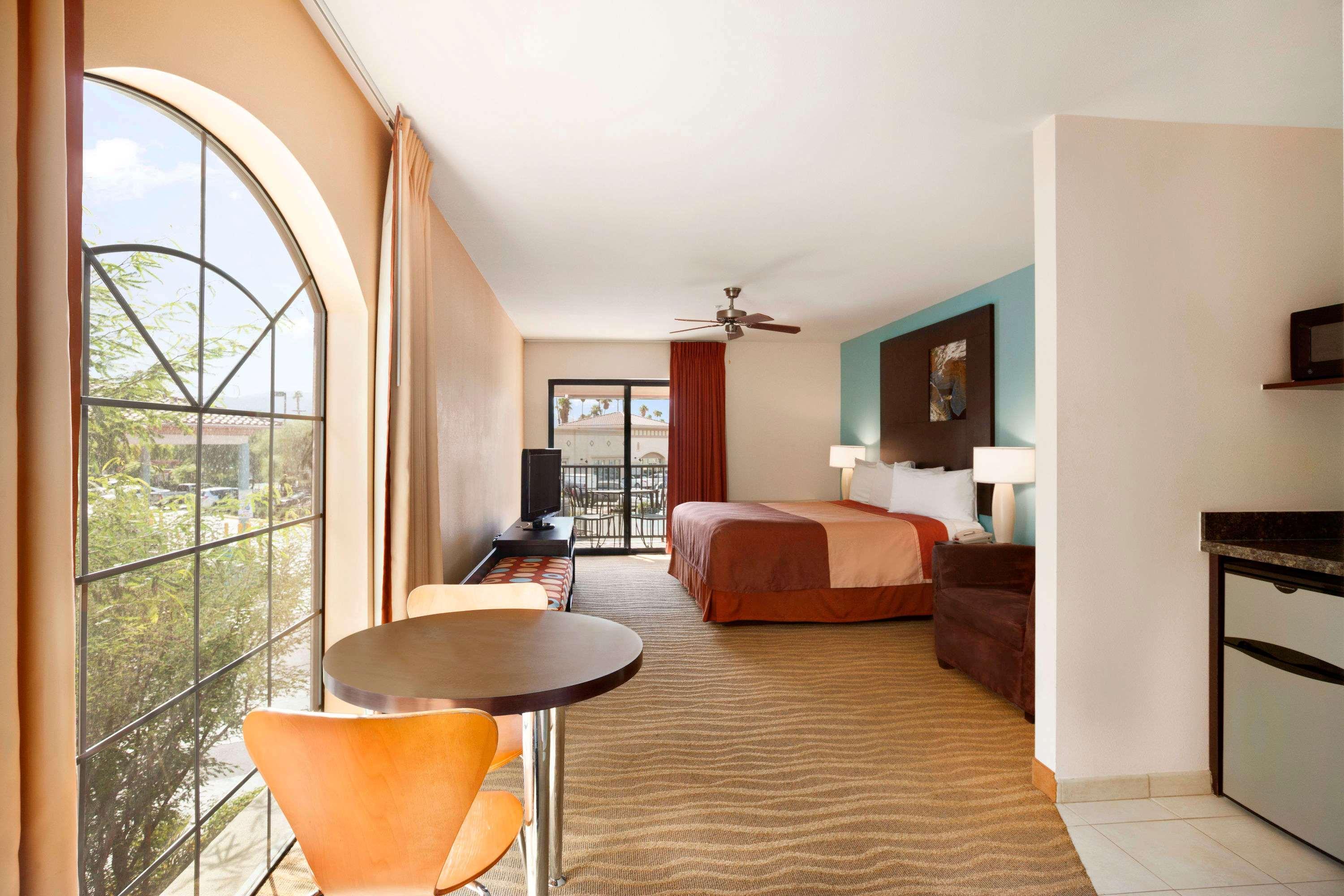 Super 8 By Wyndham Indio Exterior foto
