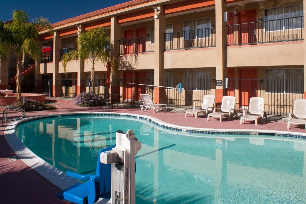 Super 8 By Wyndham Indio Exterior foto