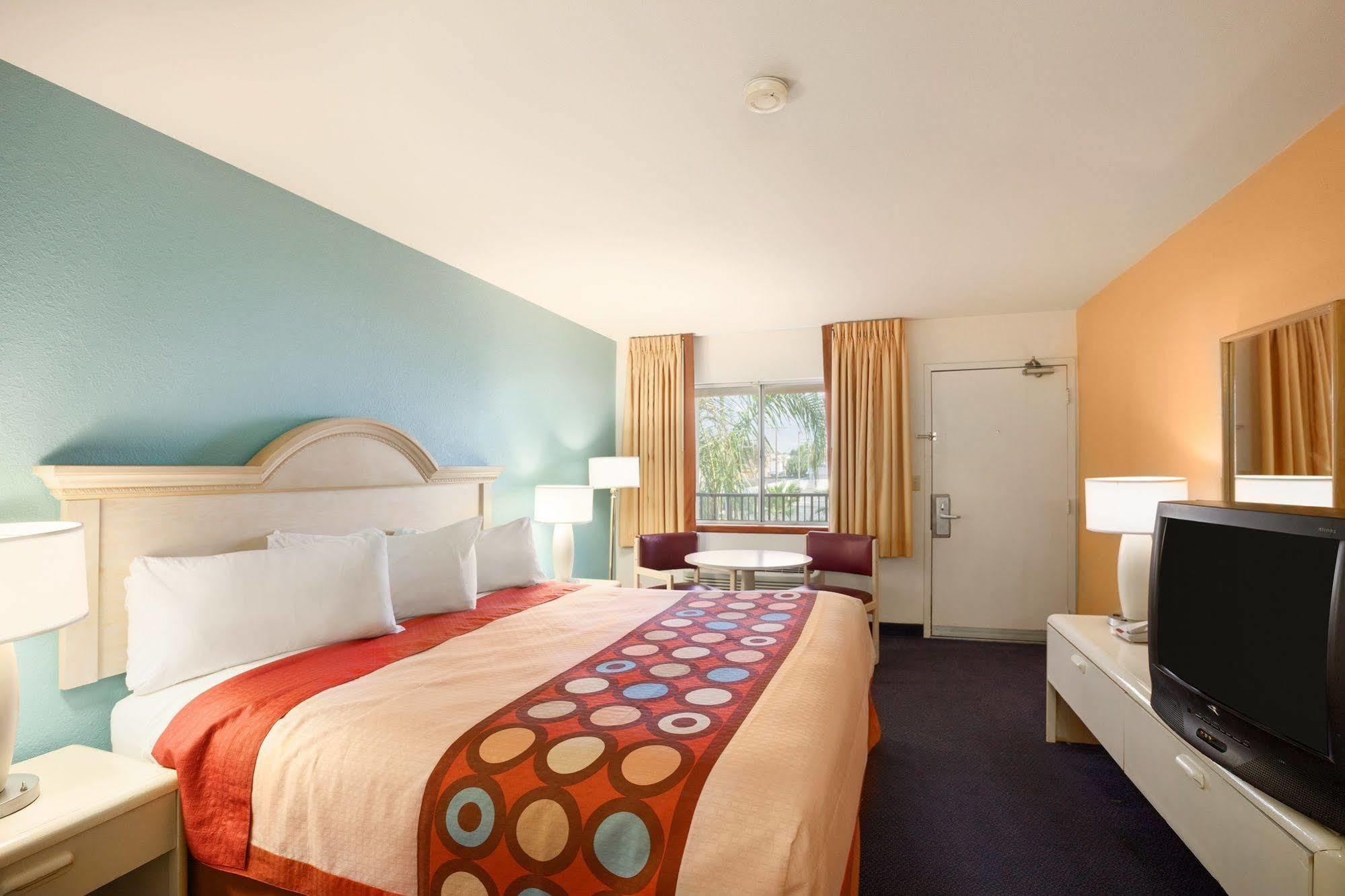 Super 8 By Wyndham Indio Exterior foto
